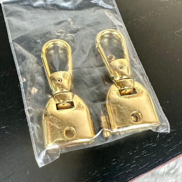 Gucci replacement gold GG clips for straps NEW NEVER USED - Picture 2 of 3